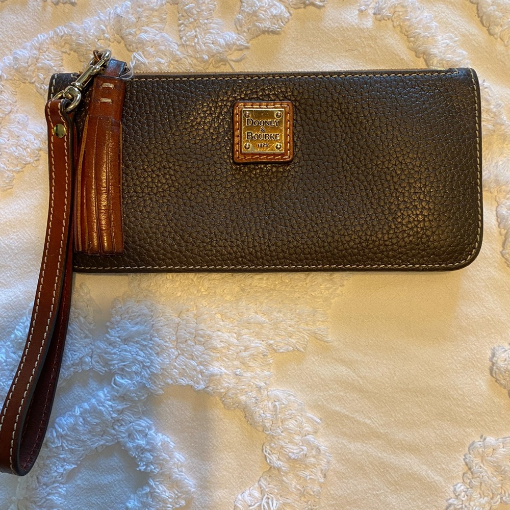 Zipper clutch wallet EUC